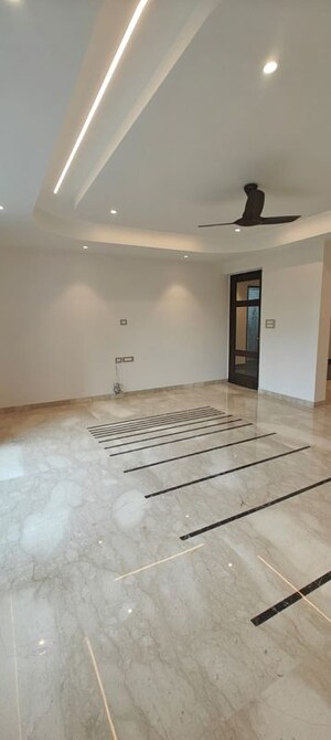 Room in 4 BHK Builder Floor at Greater Kailash ii – for Rent