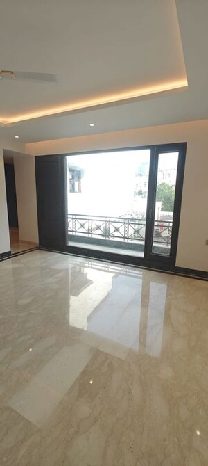 Room in 4 BHK Builder Floor at Greater Kailash ii – for Rent