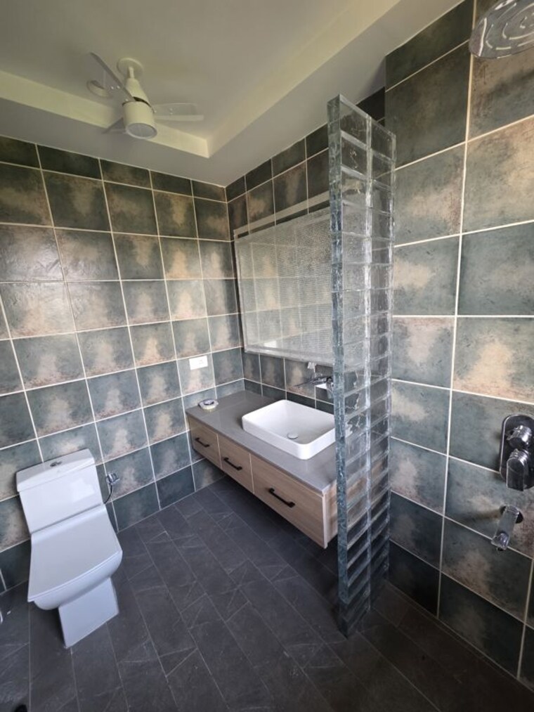 Bathroom, sector 56 4 Bedroom 300 Sq.Yd. Builder Floor In Sector 56 Gurgaon 10736625