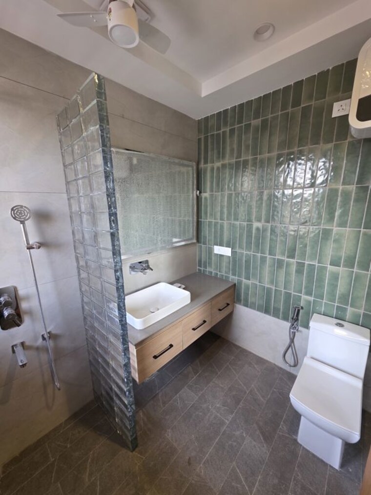 Bathroom, sector 56 4 Bedroom 300 Sq.Yd. Builder Floor In Sector 56 Gurgaon 10736625