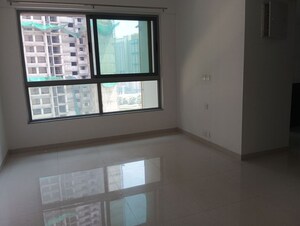 Room in 2 BHK Apartment at Kalpataru Immensa, Kolshet Road – for Rent