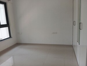 Room in 2 BHK Apartment at Kalpataru Immensa, Kolshet Road – for Rent