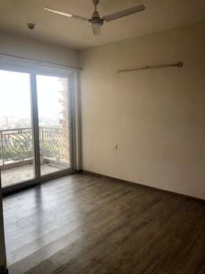 Room in 3 BHK Apartment at AIPL The Peaceful Homes, Sector 70a – for Rent