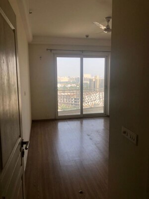 Room in 3 BHK Apartment at AIPL The Peaceful Homes, Sector 70a – for Rent