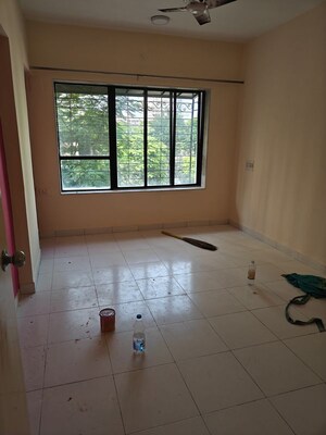 Room in 1 BHK Apartment at Indraprastha CHS Kandivali East, Kandivali East – for Rent