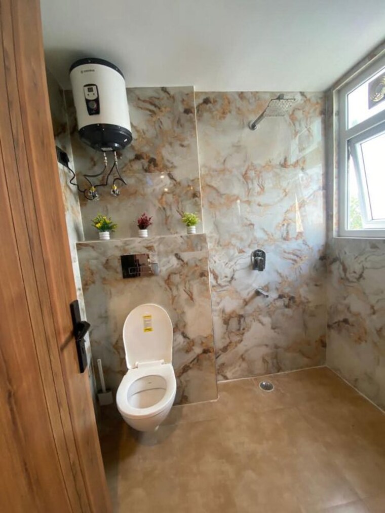 Bathroom, freedom fighters enclave 2 Bedroom 1100 Sq.Ft. Apartment In Freedom Fighters Enclave Delhi 10736717