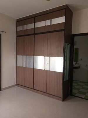 Room in 3 BHK Independent House at Sector 4 – for Rent