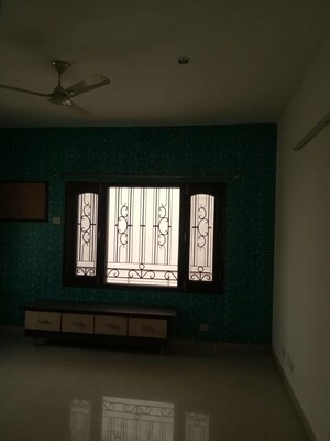 Room in 3 BHK Independent House at Sector 4 – for Rent