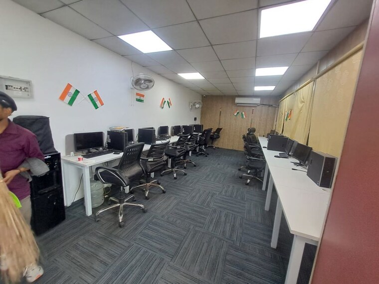 Team Area, sector 63 Commercial Office Space 630 Sq.Ft. In Sector 63 Noida 10736706