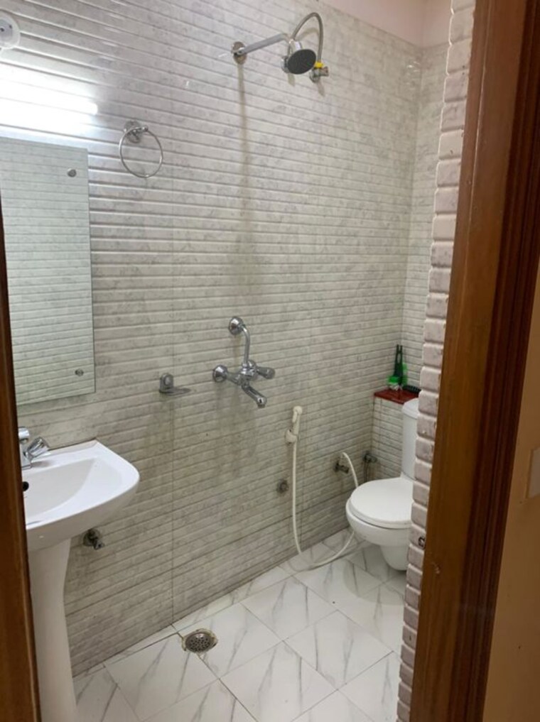Bathroom, dehrakhas 2 Bedroom 990 Sq.Ft. Builder Floor In Dehrakhas Dehradun 10736814