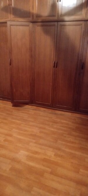 Room in 4 BHK Builder Floor at Panchsheel Park – for Sale