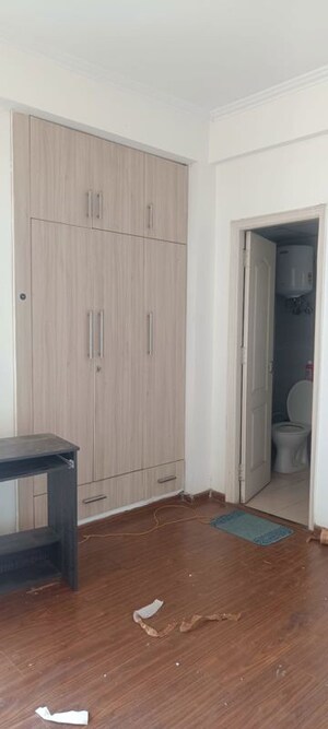 Room in 3 BHK Apartment at Sector 76 – for Rent