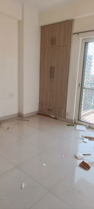 Room in 3 BHK Apartment at Sector 76 – for Rent