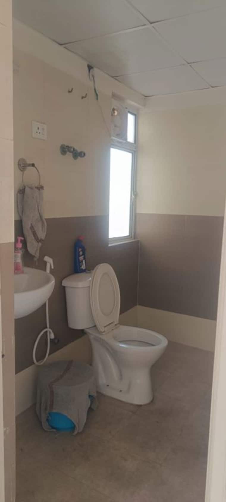 Bathroom, sector 76 3 Bedroom 1700 Sq.Ft. Apartment In Sector 76 Noida 10736829