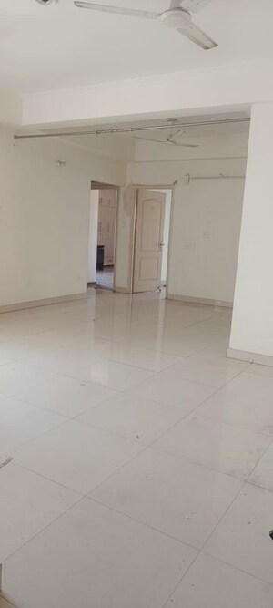 Room in 3 BHK Apartment at Sector 76 – for Rent
