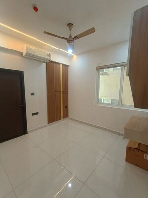 Room in 3 BHK Apartment at Candeur Crescent, Serilingampally – for Rent