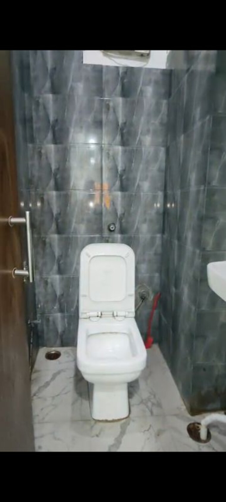 Bathroom, netaji subhash place Commercial Office Space 600 Sq.Ft. In Netaji Subhash Place Delhi 10736833