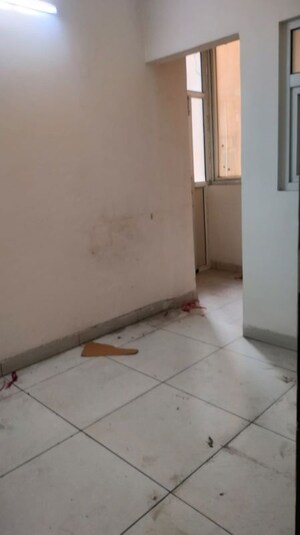 Room in 4 BHK Apartment at Sector 76 – for Rent
