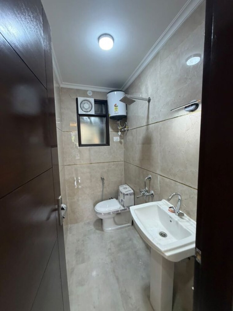 Bathroom, chattarpur 2 Bedroom 900 Sq.Ft. Builder Floor In Chattarpur Delhi 10736849