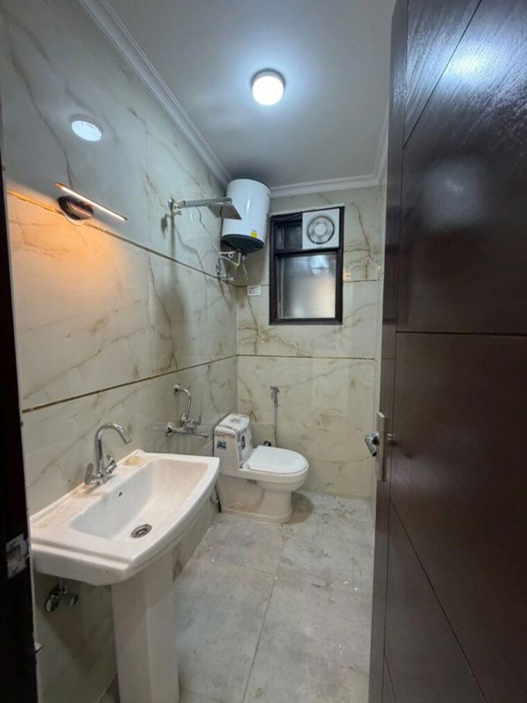 Bathroom, chattarpur 2 Bedroom 900 Sq.Ft. Builder Floor In Chattarpur Delhi 10736849