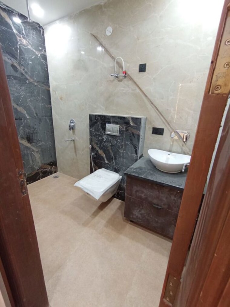 Bathroom, sector 4 3 Bedroom 2000 Sq.Ft. Independent House In Sector 4 Gurgaon 10736859