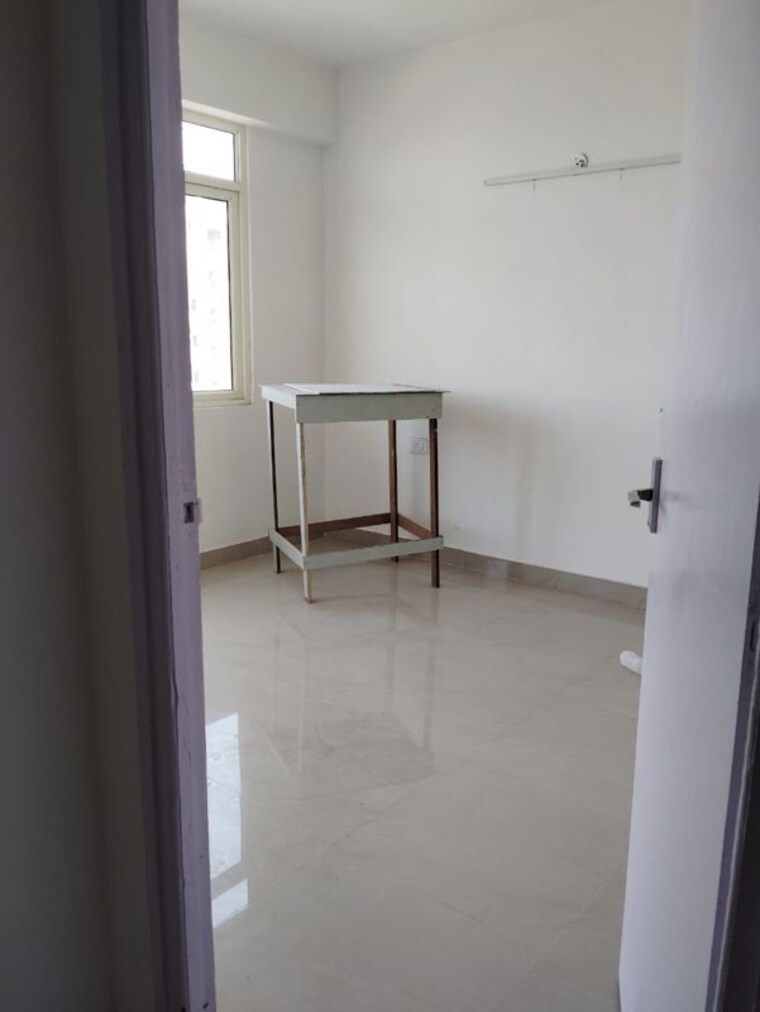 Room, suncity-avenue-76 2 Bedroom 582 Sq.Ft. Apartment In Sector 76 Gurgaon 10736873