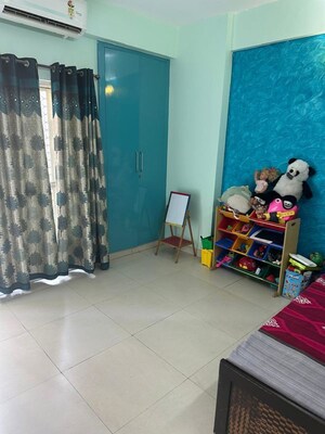 Room in 3 BHK Apartment at Sector 76 – for Rent