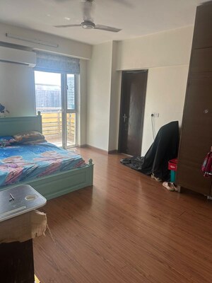 Bedroom in 4 BHK Apartment at DLF The Icon, Dlf Phase V – for Rent