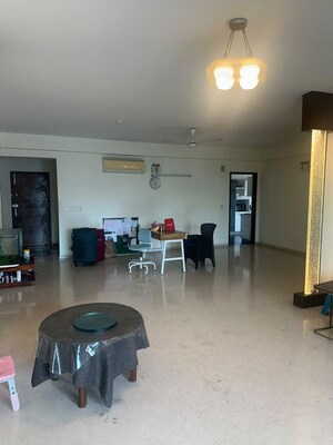 Living Room in 4 BHK Apartment at DLF The Icon, Dlf Phase V – for Rent