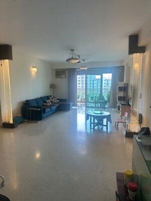 Living Room in 4 BHK Apartment at DLF The Icon, Dlf Phase V – for Rent