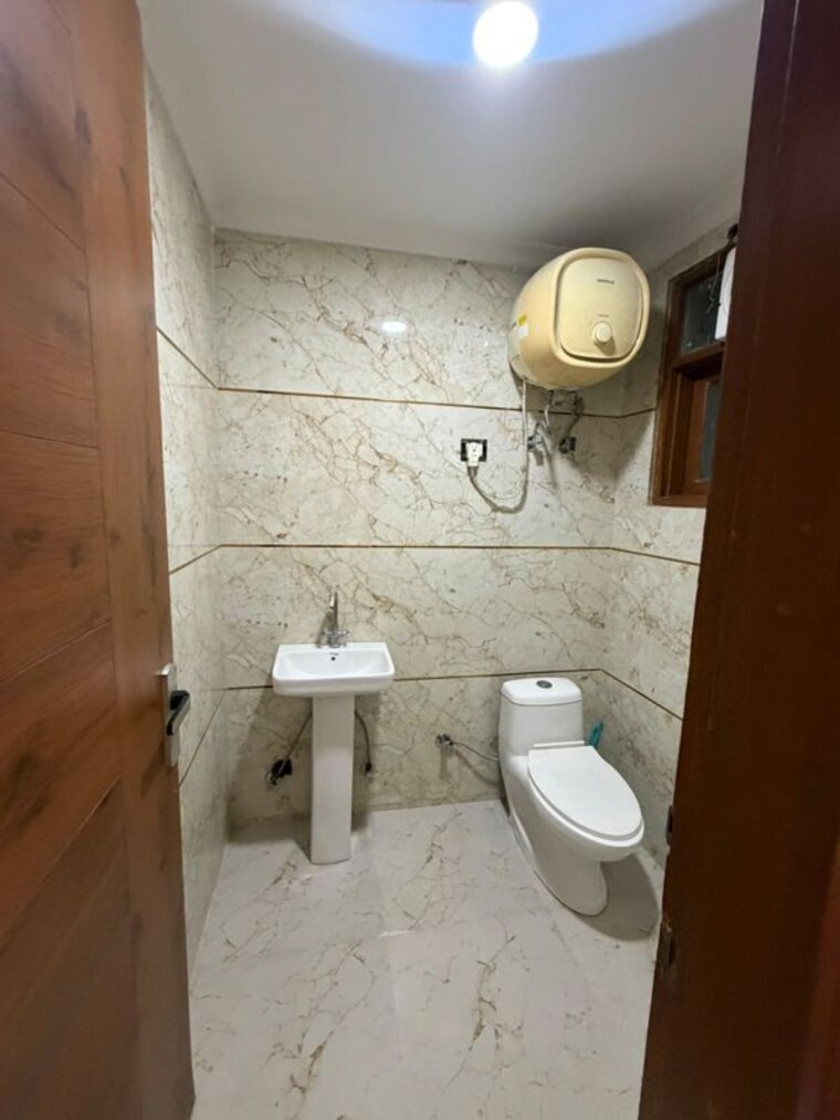 Bathroom, chattarpur 2 Bedroom 900 Sq.Ft. Builder Floor In Chattarpur Delhi 10736891