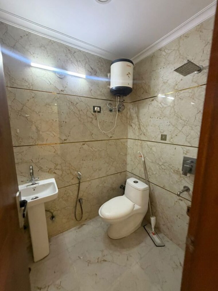 Bathroom, chattarpur 2 Bedroom 900 Sq.Ft. Builder Floor In Chattarpur Delhi 10736891