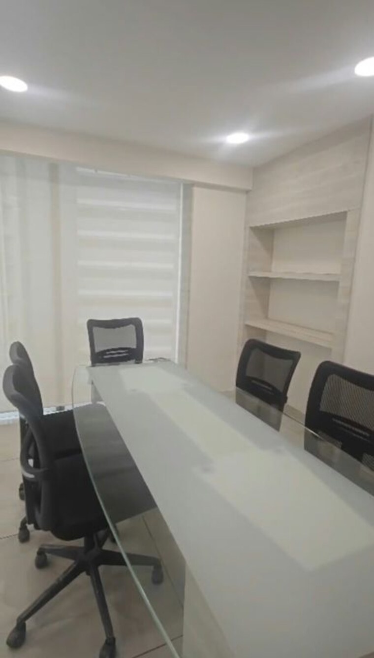 Team Area, ornate-solitaire Commercial Office Space 900 Sq.Ft. In Dahisar East Mumbai 10736888