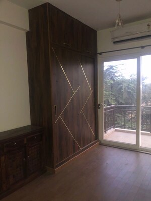 Room in 4 BHK Apartment at BPTP Astaire Gardens, Sector 70a – for Rent