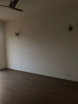 Room in 4 BHK Apartment at BPTP Astaire Gardens, Sector 70a – for Rent