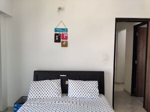 Room in 2 BHK Apartment at Lodha Amara, Kolshet Road – for Sale