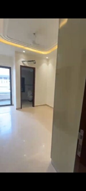 Room in 4 BHK Builder Floor at Pitampura – for Rent