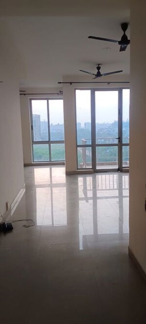 Room in 2 BHK Apartment at Pioneer Park Phase 1, Sector 61 – for Rent