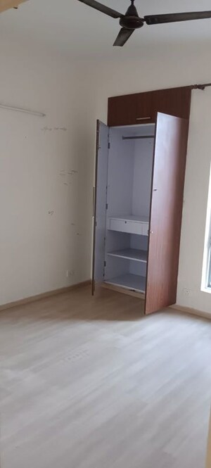 2 BHK Apartment For Rent in Pioneer Park Phase 1, Sector 61