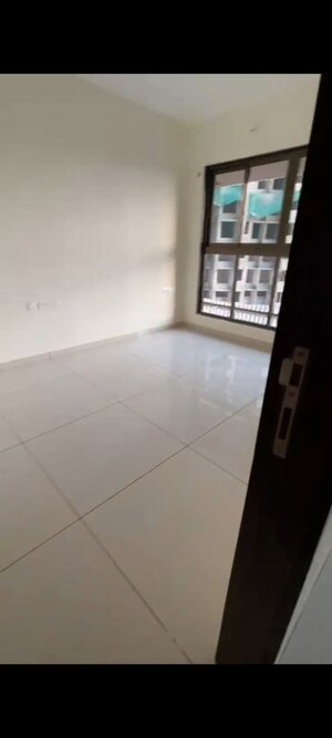 Room in 2 BHK Apartment at Chandak 34 Park Estate, Goregaon West – for Rent