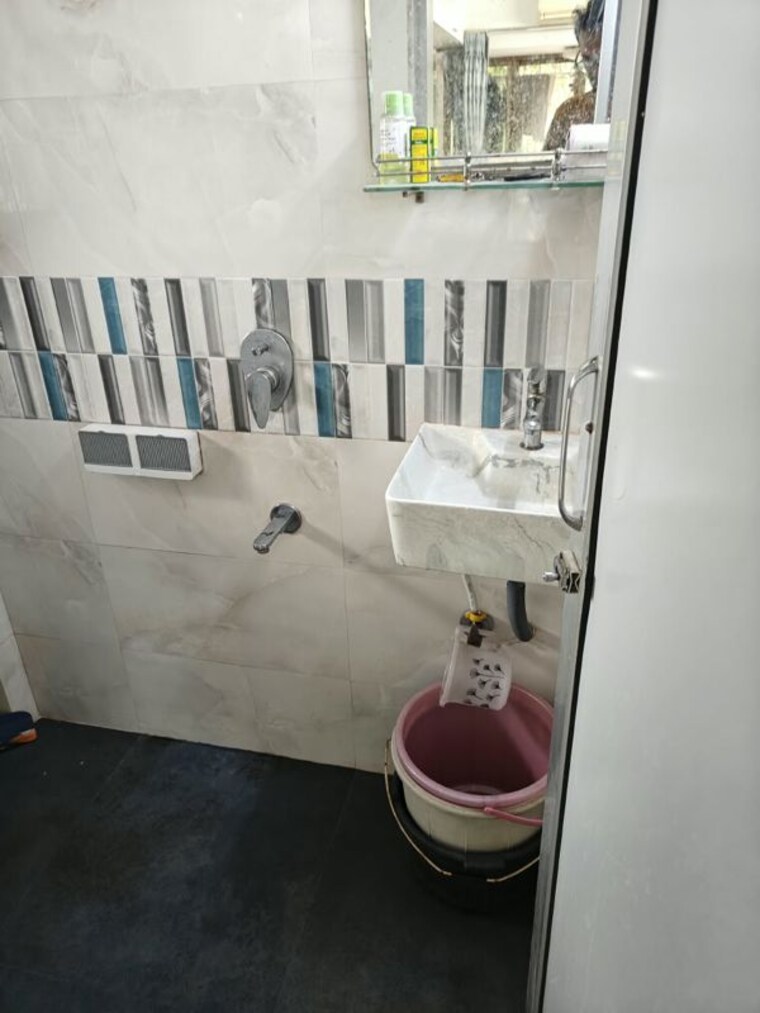Bathroom, shruti-chs 2 Bedroom 755 Sq.Ft. Apartment In Kandivali West Mumbai 10710944