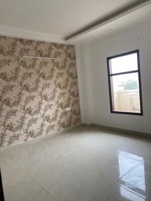 Room in 1 BHK Independent House at Sector 14 – for Rent