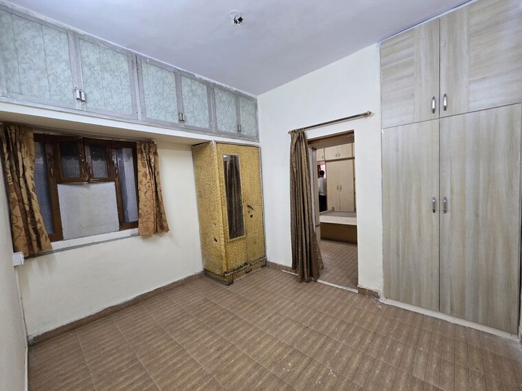 Room, shalimar bagh 4 Bedroom 1720 Sq.Ft. Apartment In Shalimar Bagh Delhi 10727314