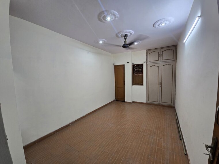 Room, shalimar bagh 4 Bedroom 1720 Sq.Ft. Apartment In Shalimar Bagh Delhi 10727314