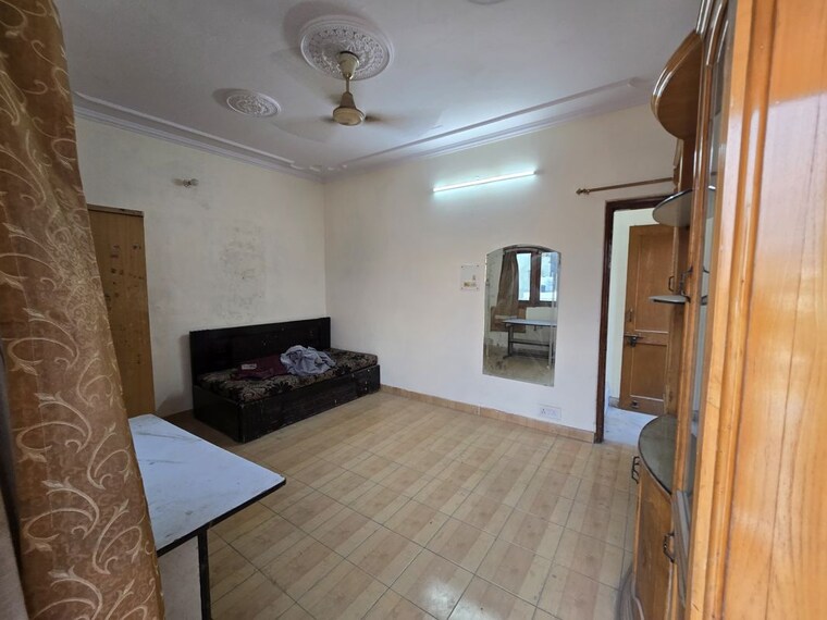 Room, shalimar bagh 4 Bedroom 1720 Sq.Ft. Apartment In Shalimar Bagh Delhi 10727314