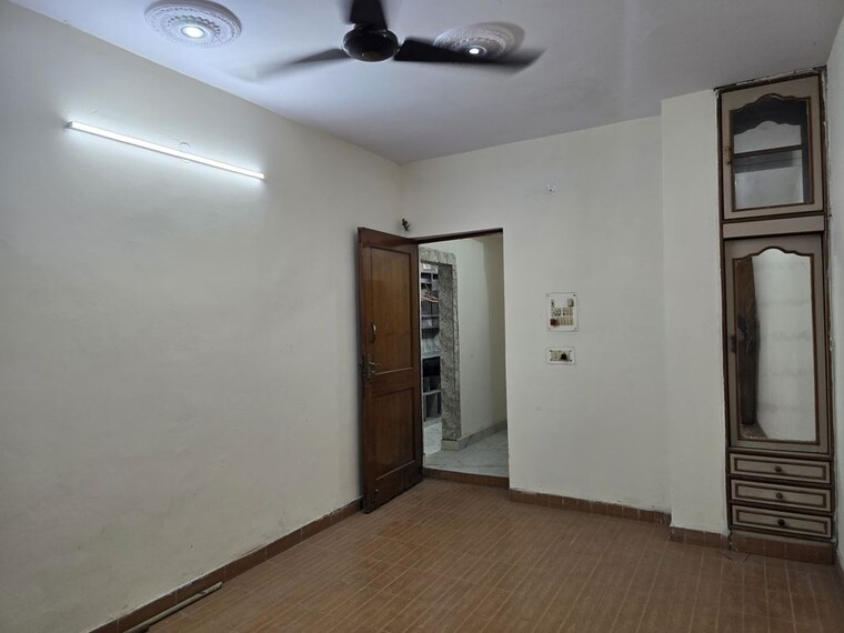 Room, shalimar bagh 4 Bedroom 1720 Sq.Ft. Apartment In Shalimar Bagh Delhi 10727314