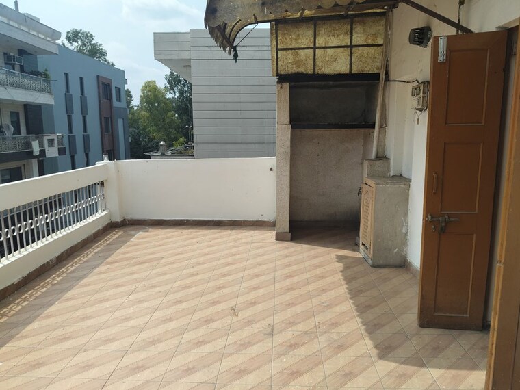 Terrace, shalimar bagh 4 Bedroom 1720 Sq.Ft. Apartment In Shalimar Bagh Delhi 10727314