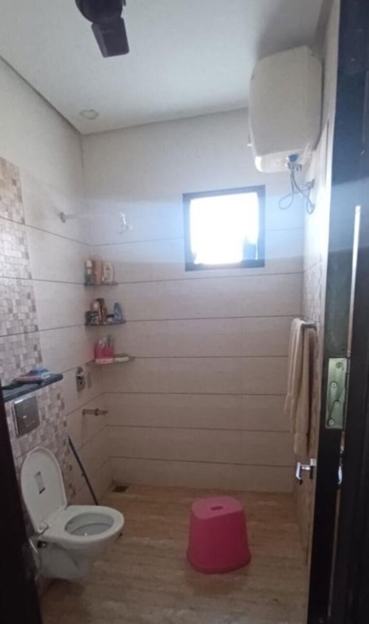 Bathroom, sector 37 3 Bedroom 1000 Sq.Ft. Builder Floor In Sector 37 Chandigarh 10737095