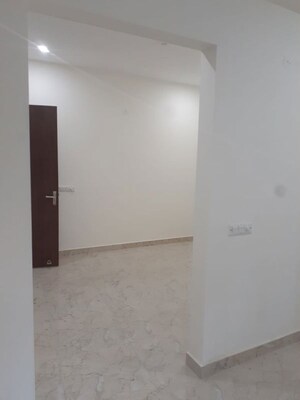 Room in 1 BHK Independent House at Sector 14 – for Rent