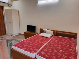 1 BHK Independent House For Rent in Sector 14